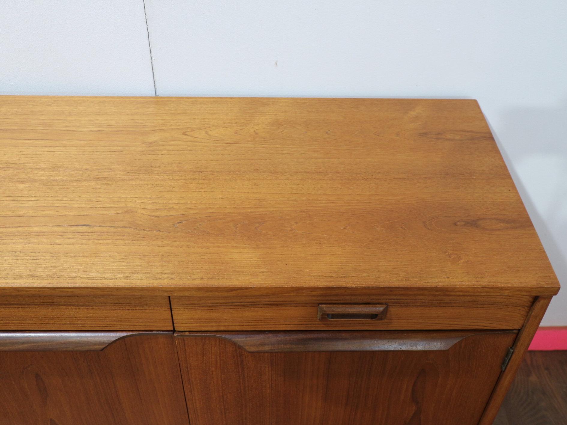 Credenza credenza d'epoca moderna di metà secolo di Elliots of Newbury in stile danese in vendita 3