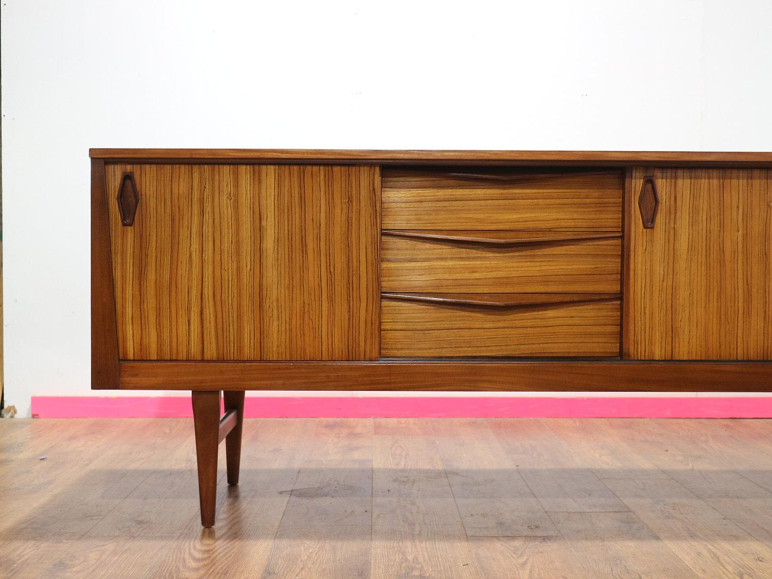 Mid Century Modern Vintage Sideboard Credenza von Elliots of Newbury Dänischer Stil 4