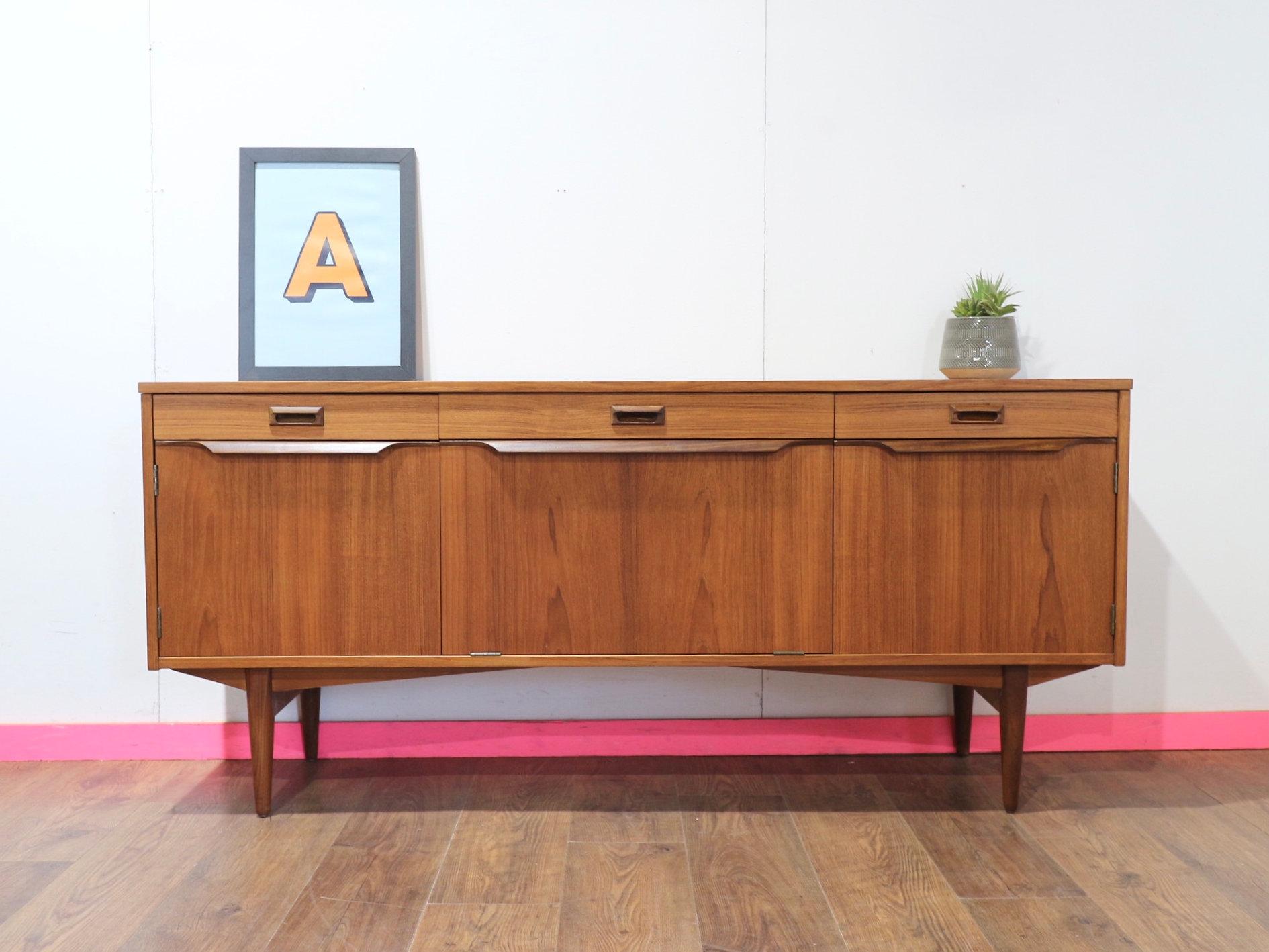 Britannico Credenza credenza d'epoca moderna di metà secolo di Elliots of Newbury in stile danese in vendita