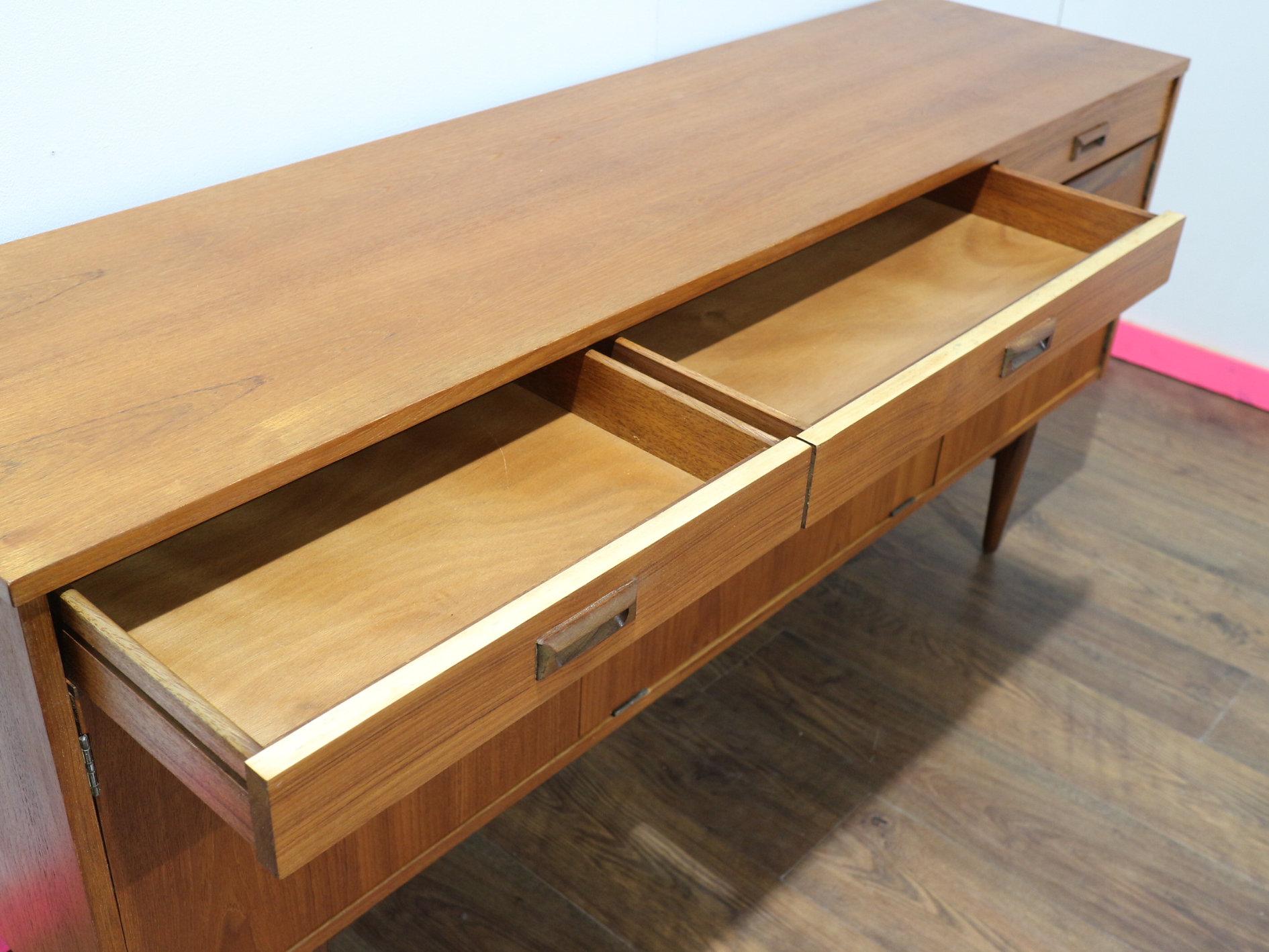Credenza credenza d'epoca moderna di metà secolo di Elliots of Newbury in stile danese in vendita 1