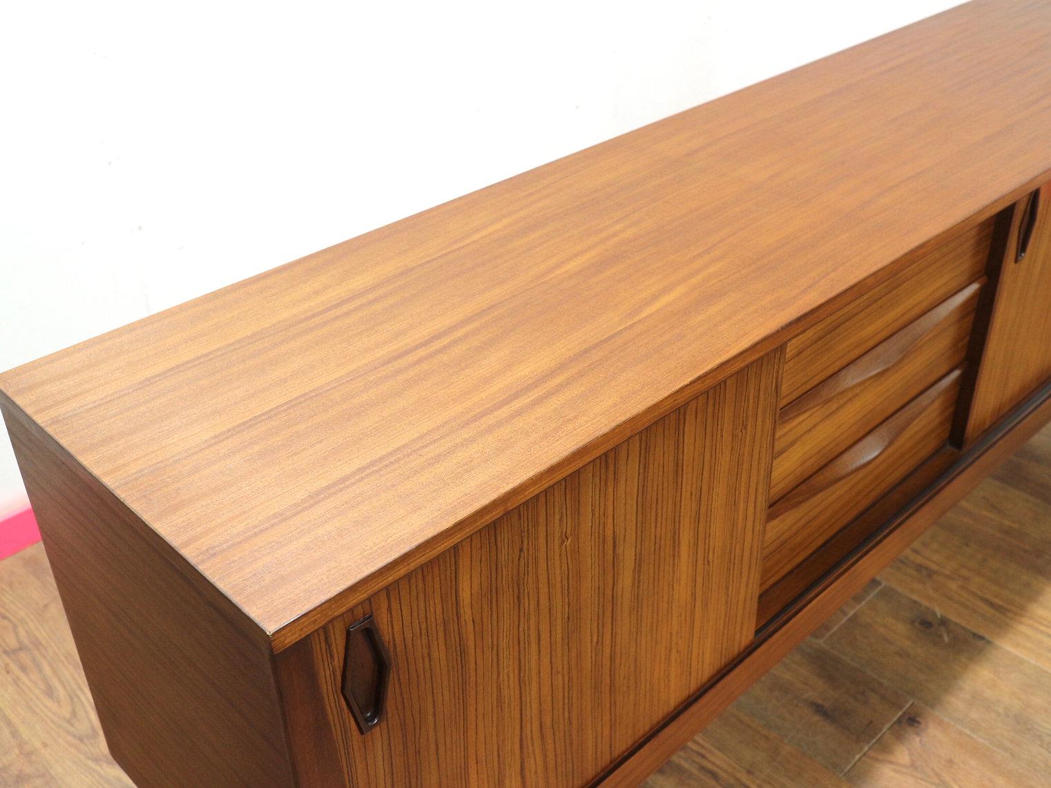 Mid Century Modern Vintage Sideboard Credenza von Elliots of Newbury Dänischer Stil 2