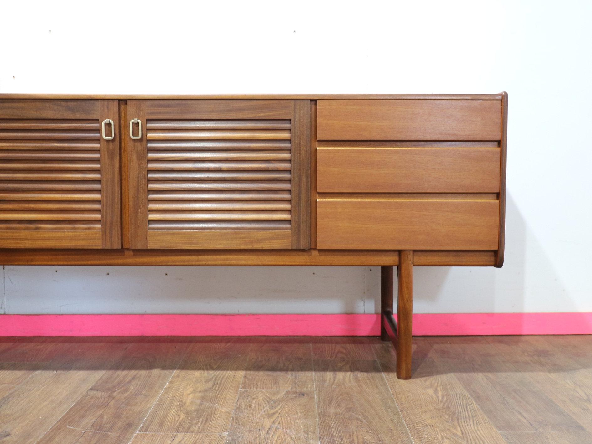 Mid Century Modern Vintage Sideboard Credenza by Mcintosh Danish Style In Good Condition For Sale In Los Angeles, CA
