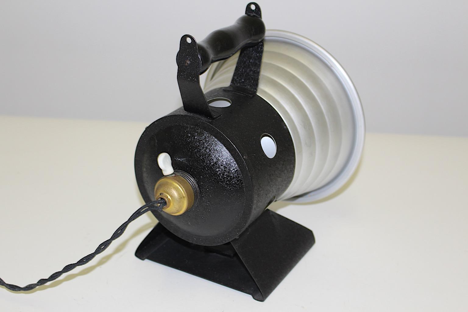 Mid Century Modern Vintage Silver Aluminum Black Metal Spotlight Table Lamp 1940 In Good Condition For Sale In Vienna, AT