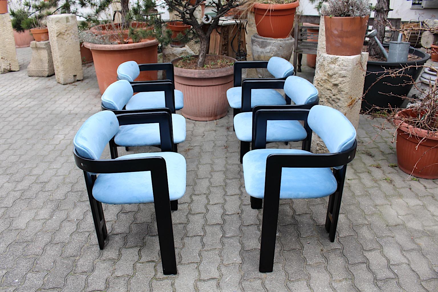 Mid-Century Modern vintage sculptural set of 6 dining chairs Pamplona by Augusto Savini for Pozzi Italy circa 1965.
Six dining chairs model Pamplona from black lacquered wood and reupholstered seat and back in blue color tone with velvet textile