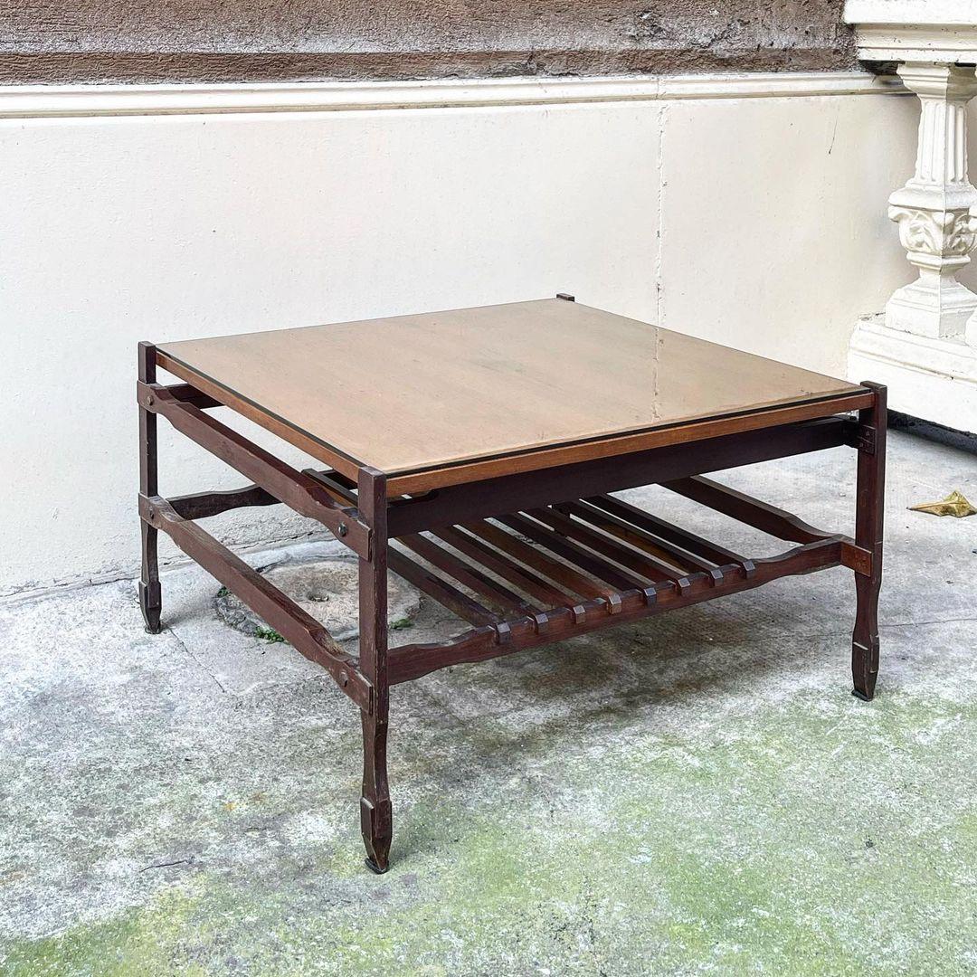 table bois et verre au milieu