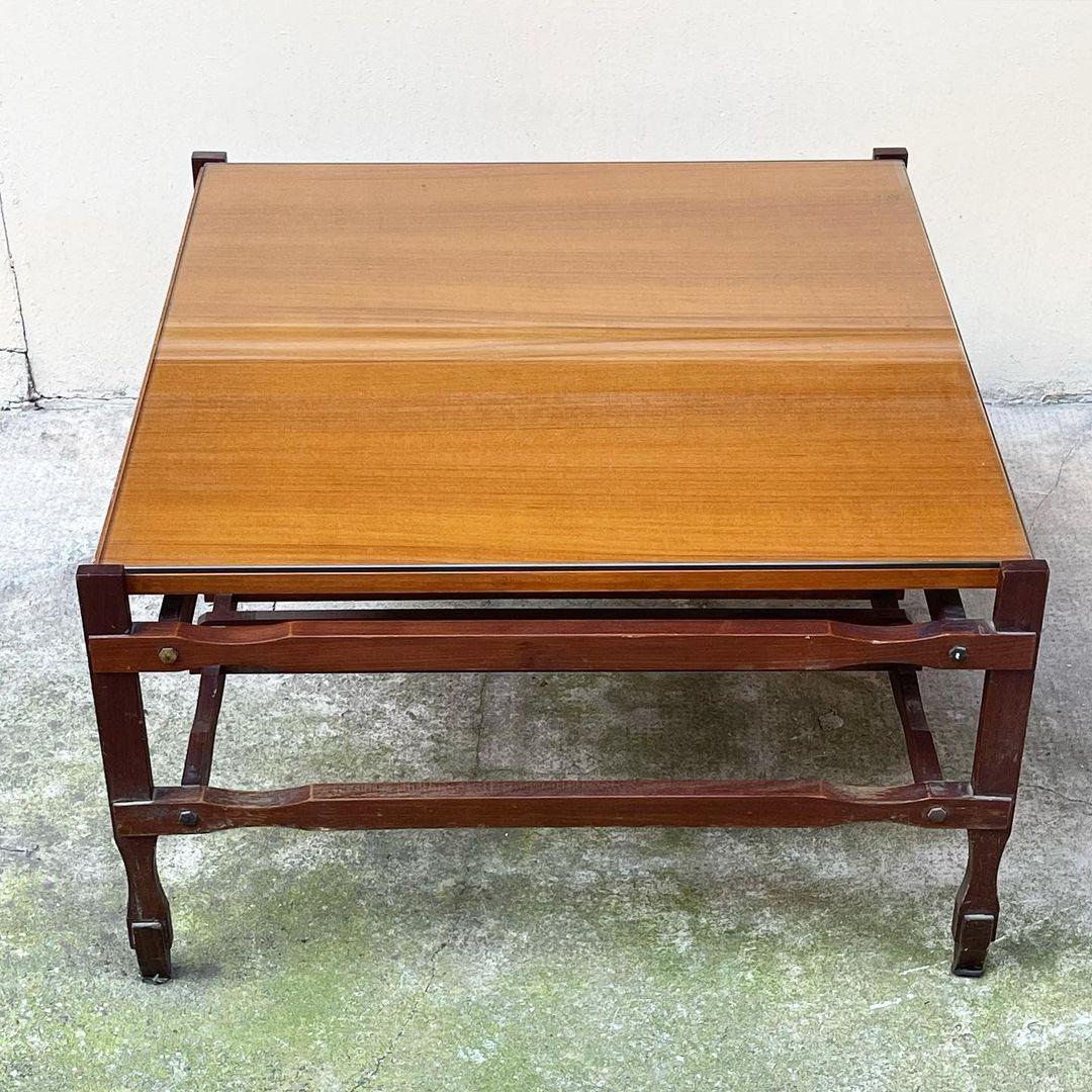 Milieu du XXe siècle Table d'appoint carrée moderne du milieu du siècle dernier en bois avec plateau en verre en vente