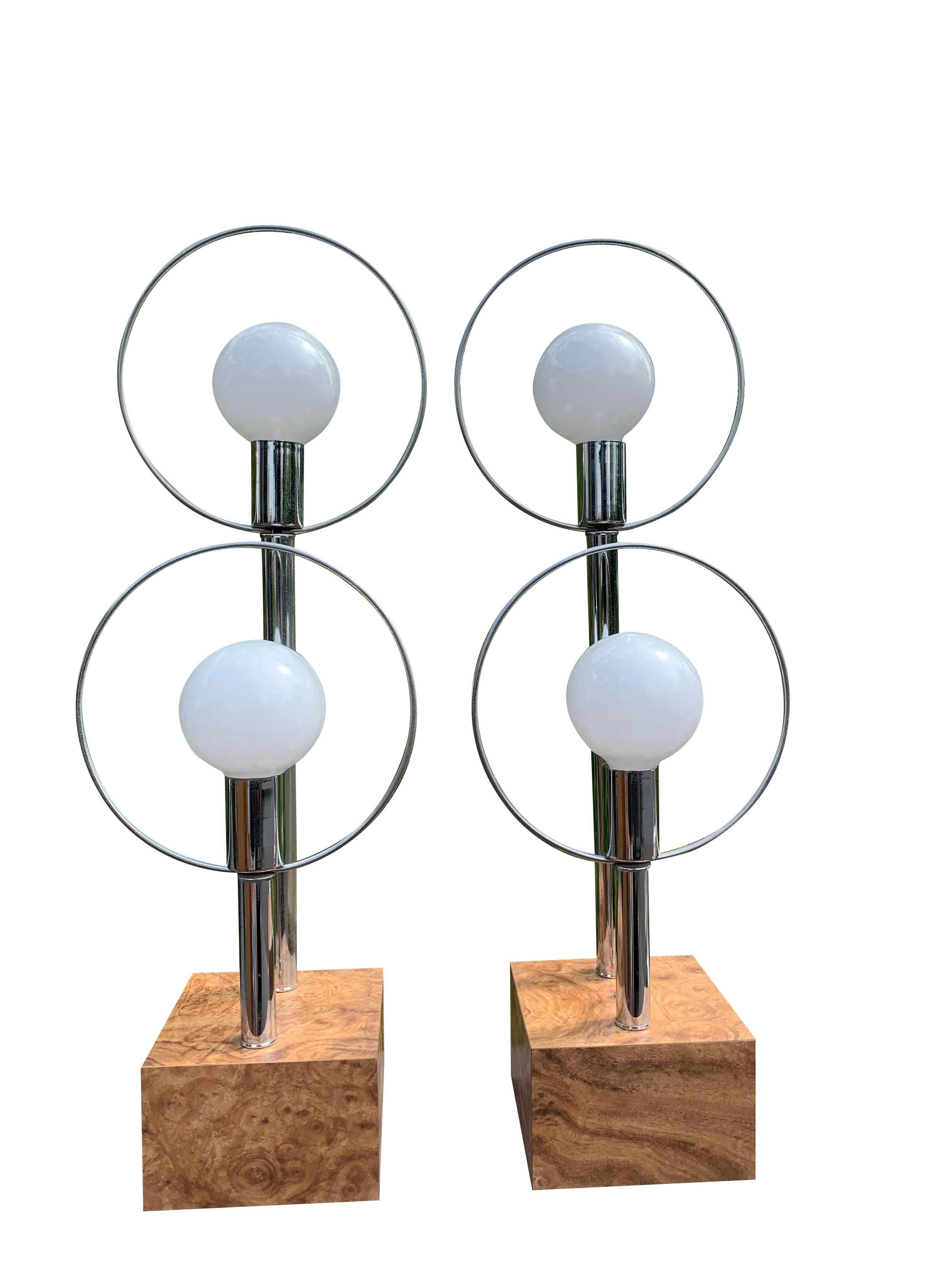 Mid-Century Modern Vintage Table Lamps in Chrome and Burlwood Bases - A Pair.

Elevate your living space with this stunning pair of Mid-Century Modern Vintage Table Lamps. These iconic lamps combine sleek design with exceptional craftsmanship.

Key