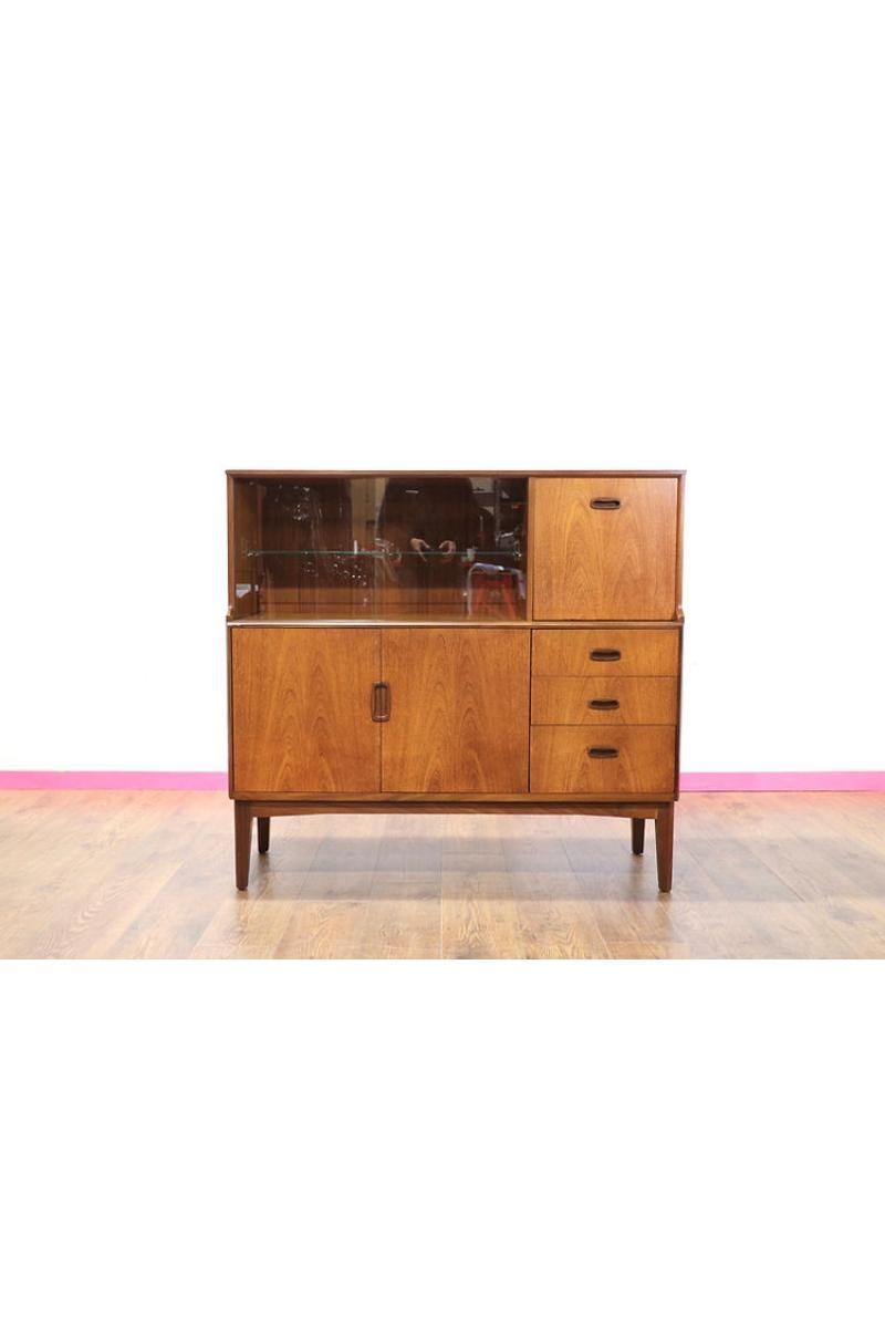 Mid Century Modern Vintage Tall Buffet Teak Credenza Sideboard Danish Style In Good Condition In Los Angeles, CA