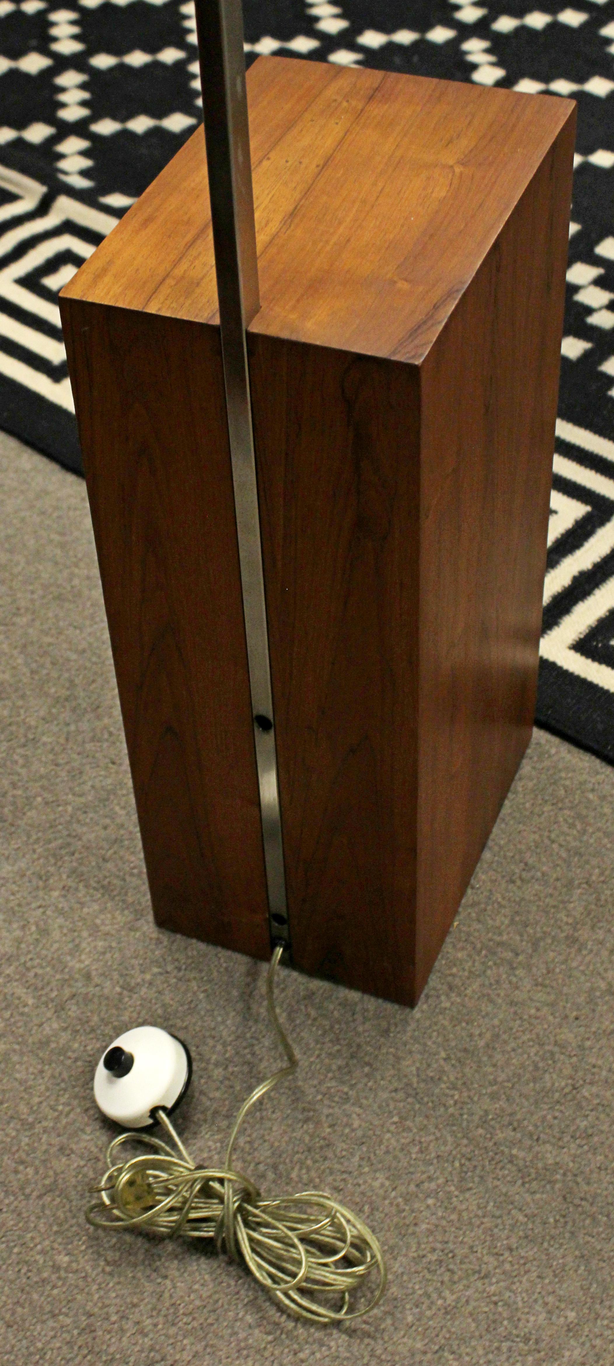 Mid-20th Century Mid-Century Modern Vintage Tall Walnut and Chrome Arc Floor Lamp, 1960s