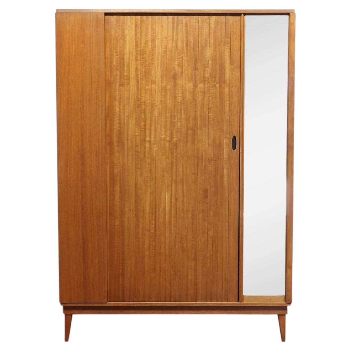 Armadio in teak vintage di Austinsuite in stile danese, metà del secolo scorso.