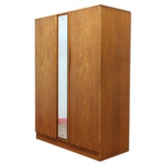Armadio vintage in teak in stile Mid-Century Modern con specchio di Austinsuite