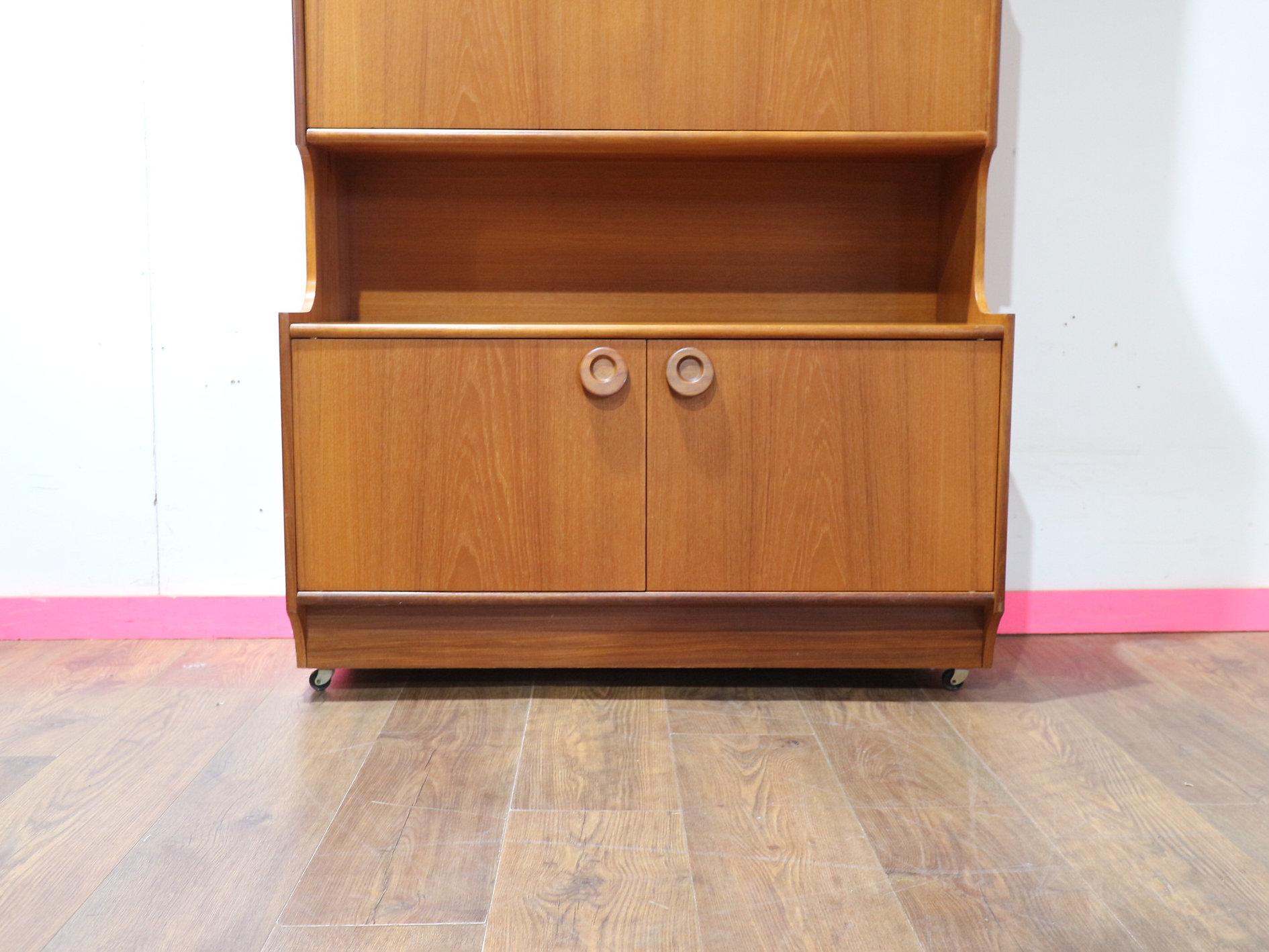Mid-Century moderno Libreria in teak d'epoca del Medio Secolo Moderno, espositore per porcellana, mobile in legno di porto in vendita