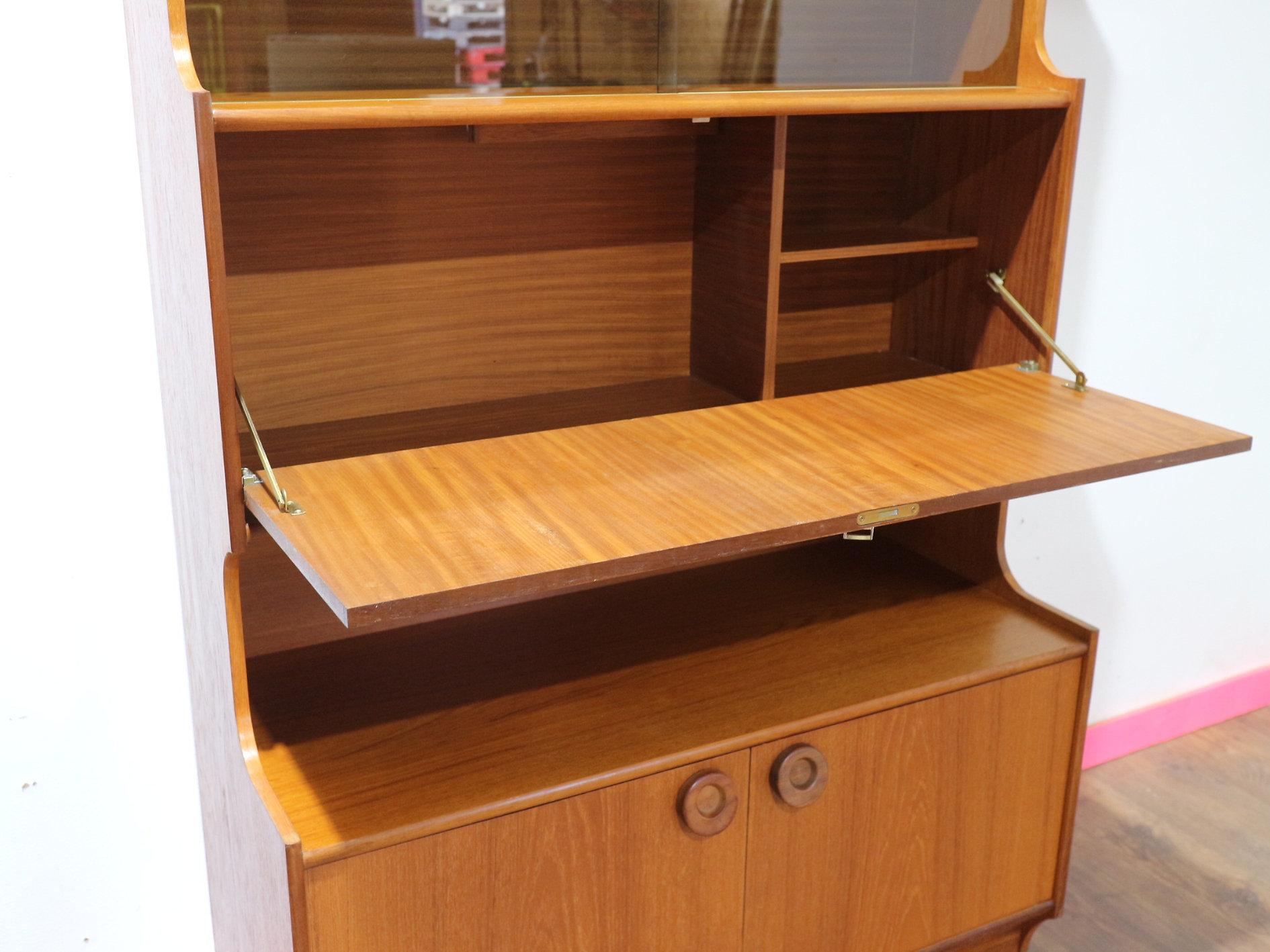 Britannico Libreria in teak d'epoca del Medio Secolo Moderno, espositore per porcellana, mobile in legno di porto in vendita