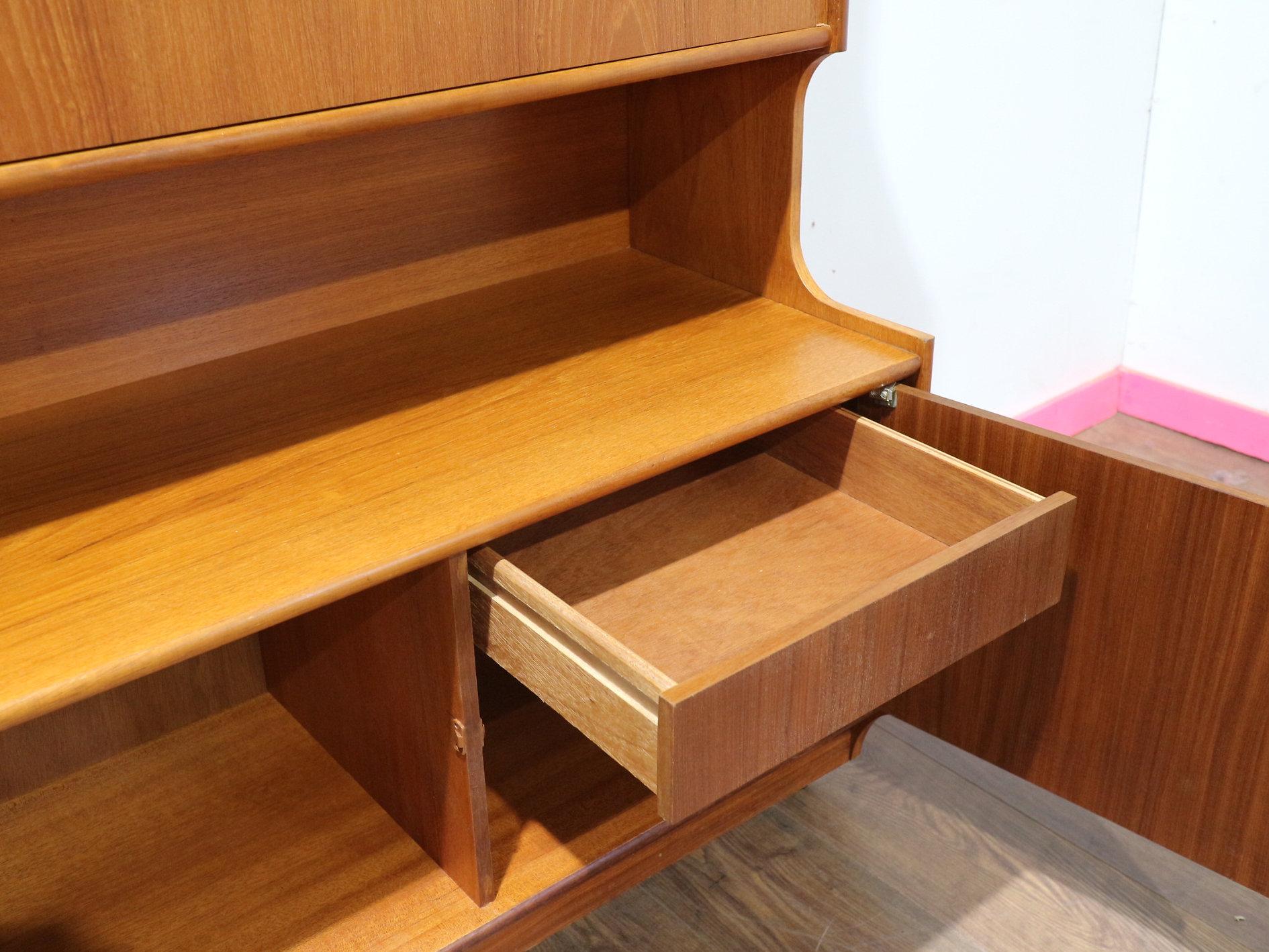 XX secolo Libreria in teak d'epoca del Medio Secolo Moderno, espositore per porcellana, mobile in legno di porto in vendita