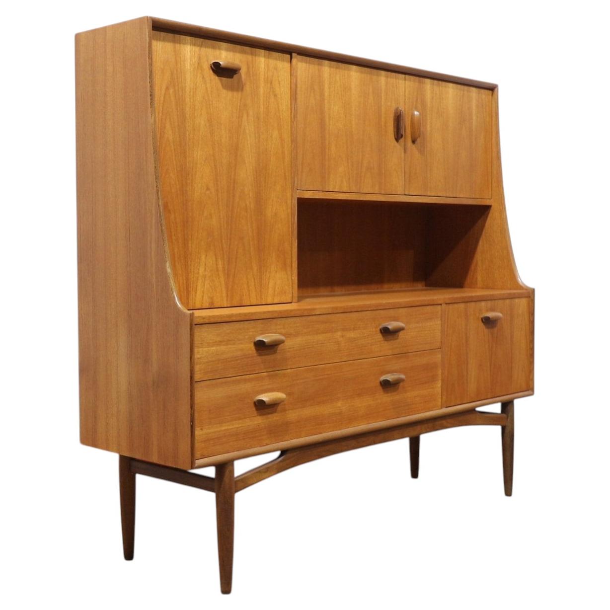 Hohe Anrichte im Mid-Century-Modern-Vintage-Stil aus Teakholz von G Plan im Angebot