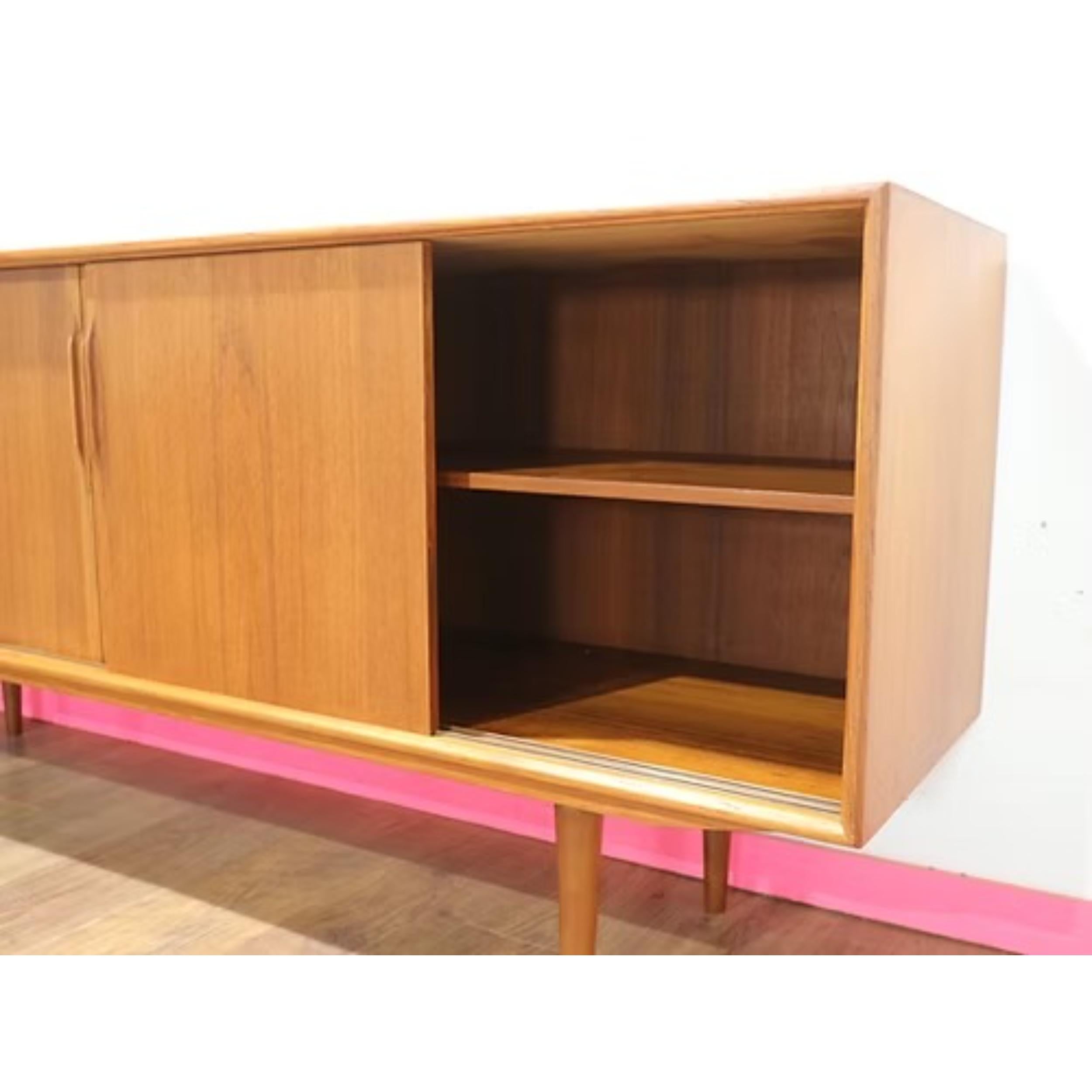 Credenza danese in teak d'epoca di Axel Christensen del Mid Century Modern in vendita 3