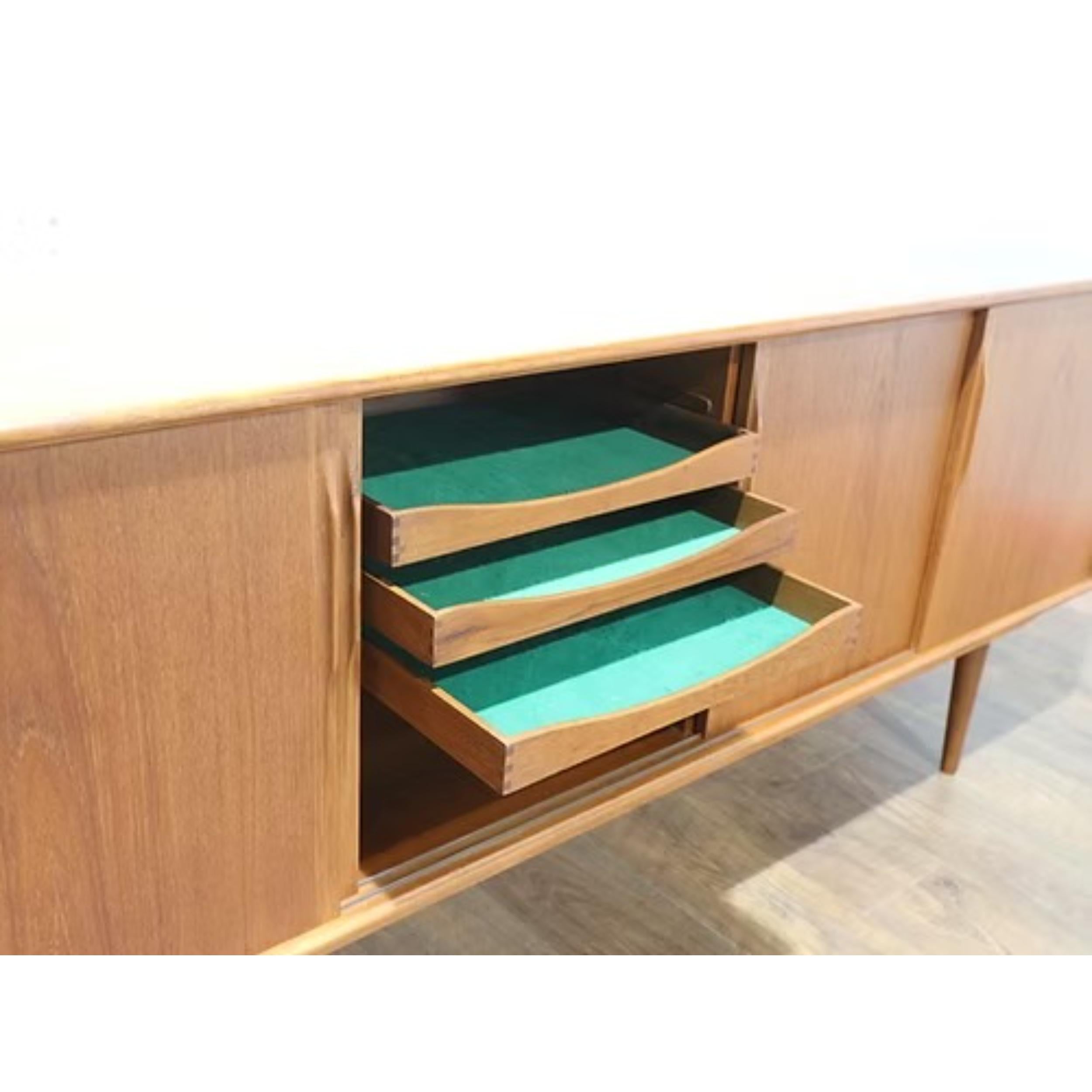Credenza danese in teak d'epoca di Axel Christensen del Mid Century Modern in vendita 5