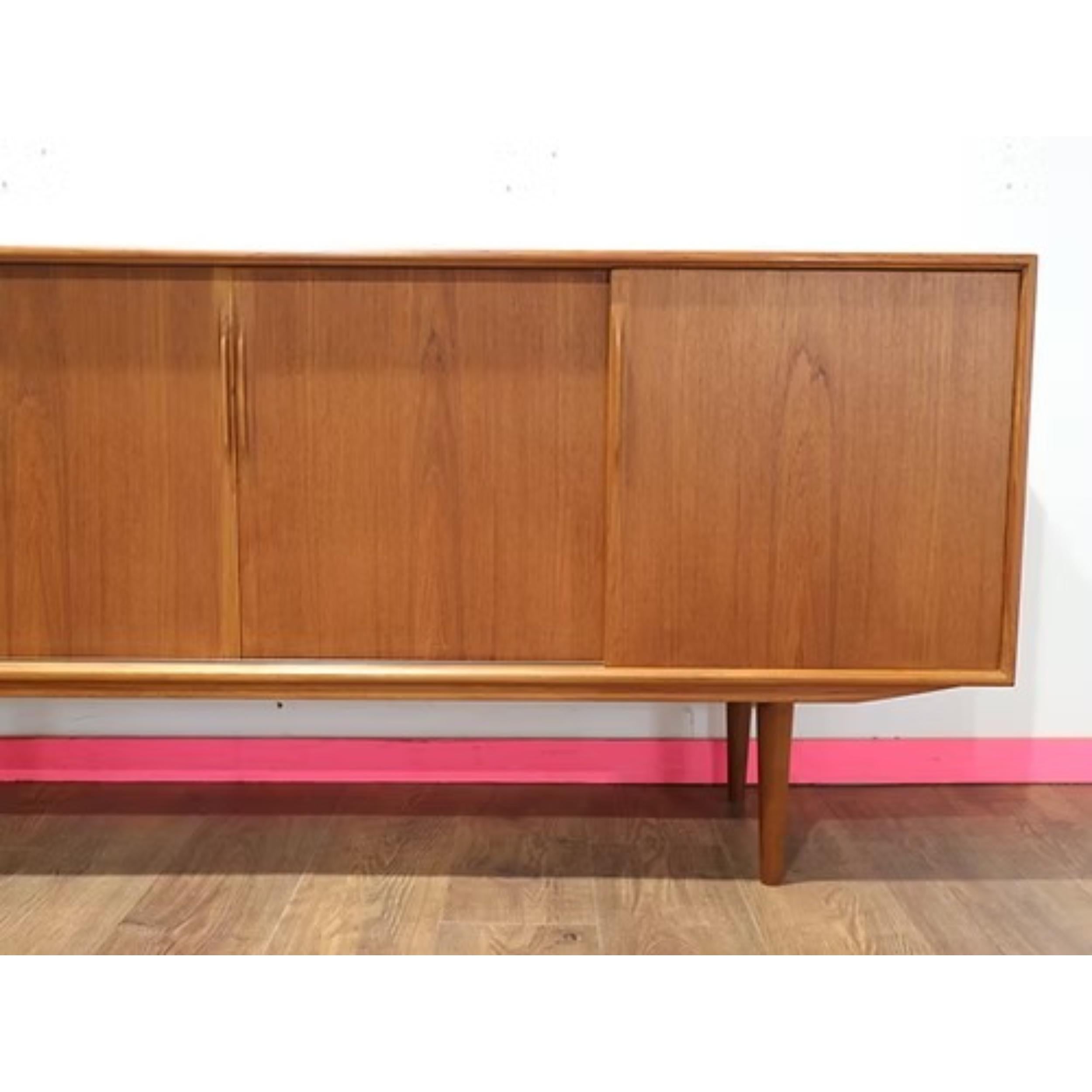 Credenza danese in teak d'epoca di Axel Christensen del Mid Century Modern In condizioni buone in vendita a Los Angeles, CA