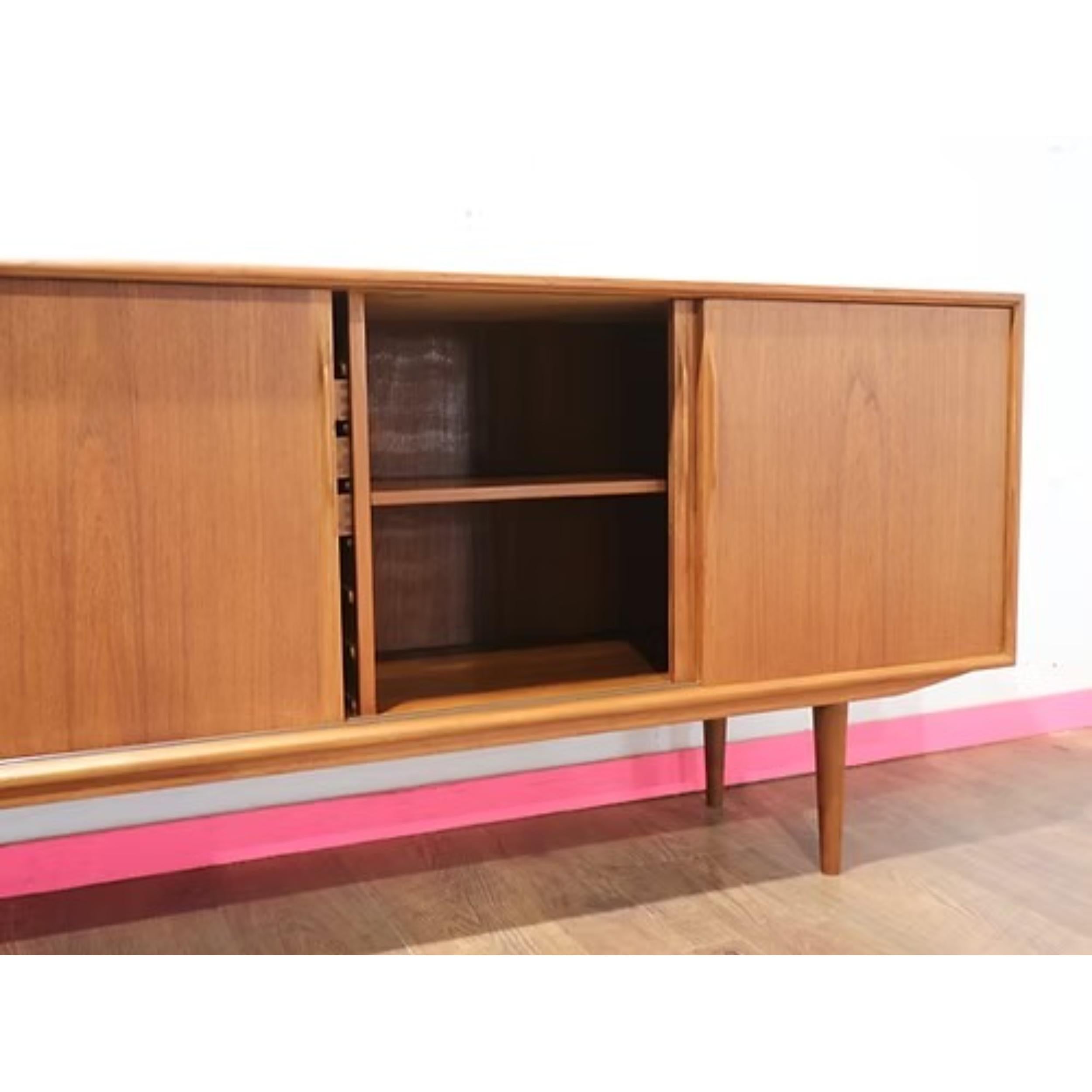 Credenza danese in teak d'epoca di Axel Christensen del Mid Century Modern in vendita 2