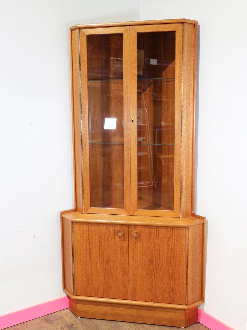 Armadietto angolare in teak d'epoca di Turnidge of London, metà del secolo scorso in vendita 3