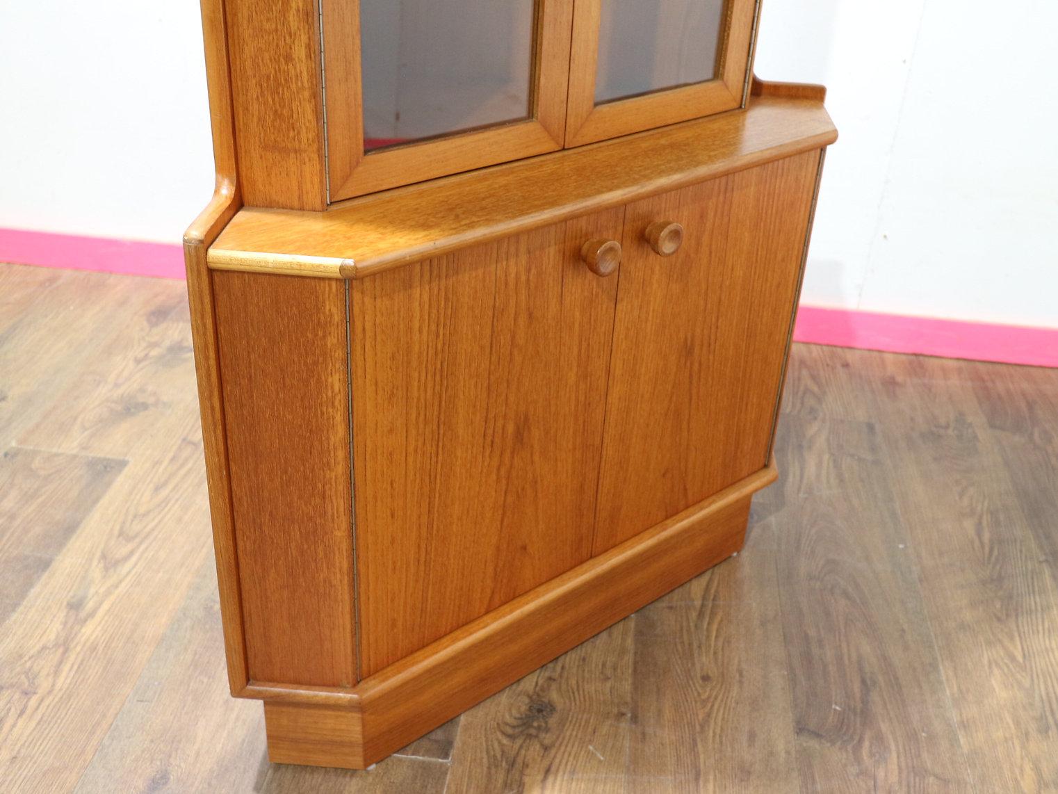 Armadietto angolare in teak d'epoca di Turnidge of London, metà del secolo scorso in vendita 5
