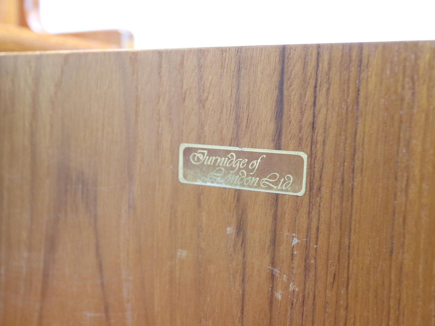 Mid-Century moderno Armadietto angolare in teak d'epoca di Turnidge of London, metà del secolo scorso in vendita