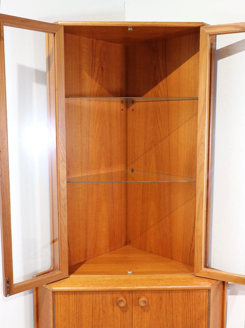 Armadietto angolare in teak d'epoca di Turnidge of London, metà del secolo scorso in vendita 1