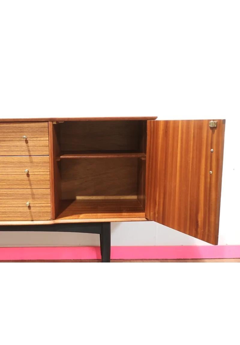 Mid Century Modern Vintage Teak Credenza Buffet Sideboard by Jentique In Good Condition In Los Angeles, CA
