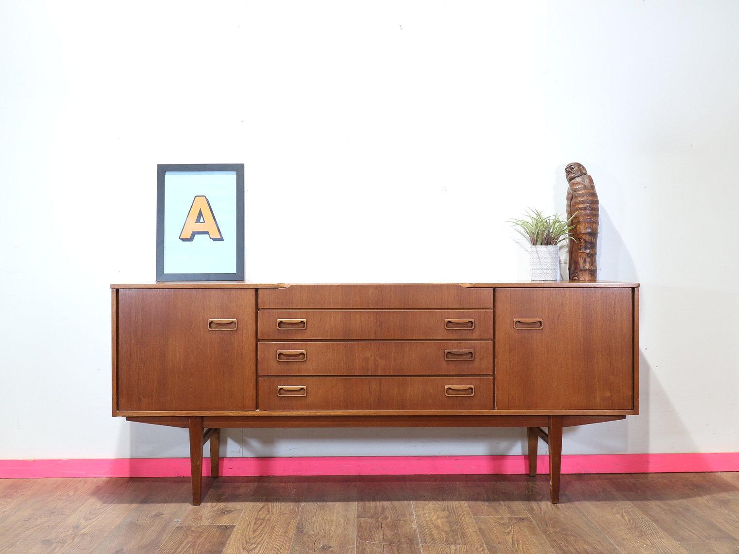 Aparador Credenza Vintage Mid Century Modern Teak de Beautility Danish Style Moderno de mediados de siglo