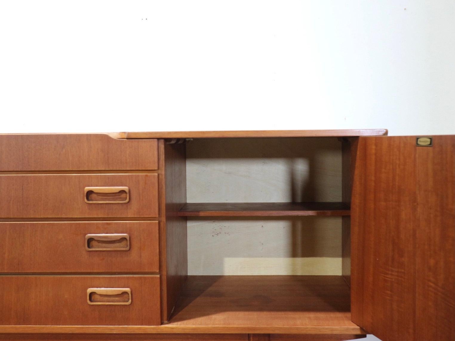 Aparador Credenza Vintage Mid Century Modern Teak de Beautility Danish Style Británico