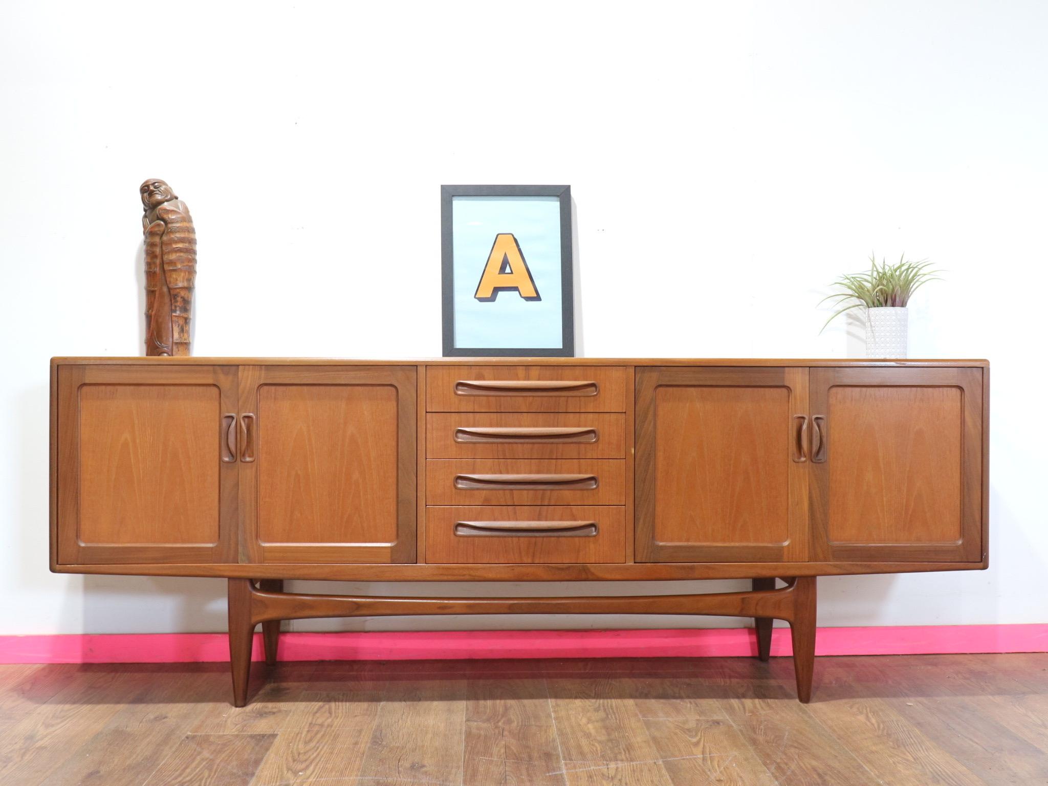 Mid Century Modern Vintage Teak Credenza Sideboard by G Plan Danish Style in vendita 2