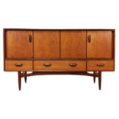 Credenza credenza in teak d'epoca di G-Plan in stile danese del Medioevo moderno