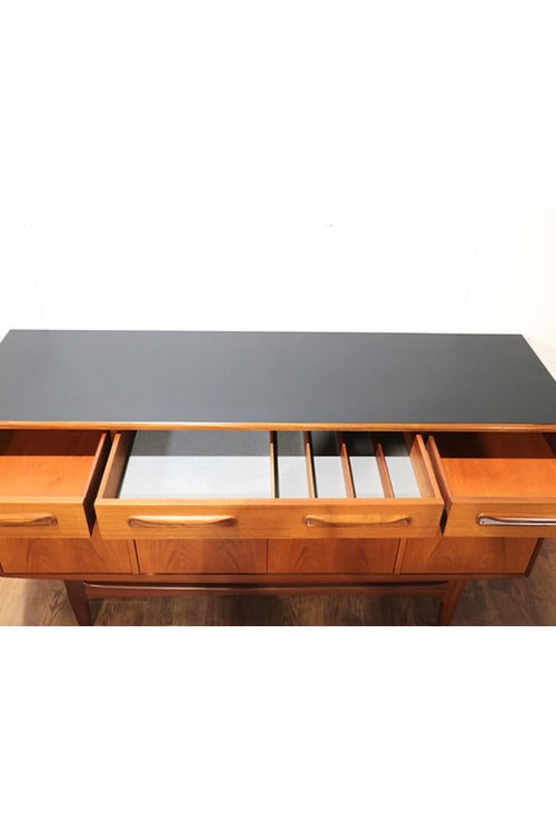 Mid Century Modern Vintage Teak Credenza Sideboard By G Plan Fresco Range In Good Condition In Los Angeles, CA