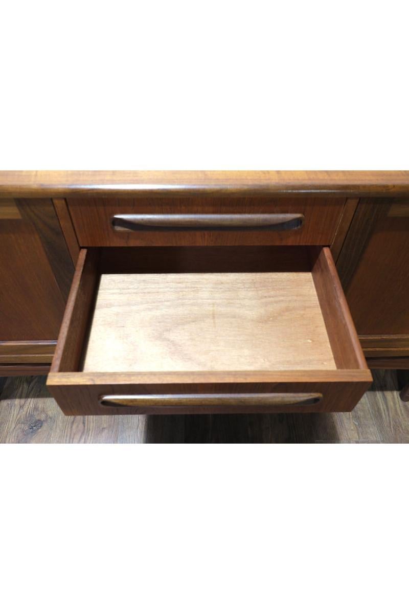 Mid Century Modern Vintage Teak Credenza Sideboard by G Plan Fresco Range In Good Condition In Los Angeles, CA