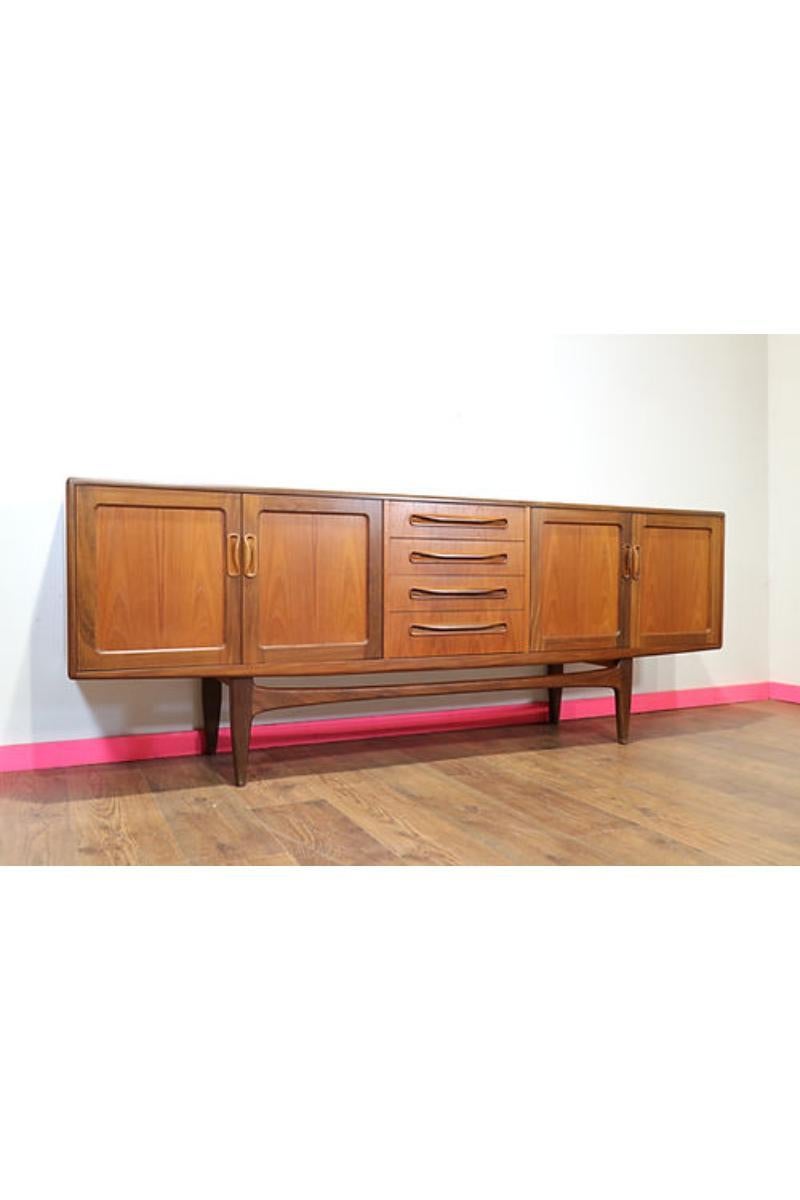 Mid Century Modern Vintage Teak Credenza Sideboard by G Plan Fresco Range In Good Condition In Los Angeles, CA