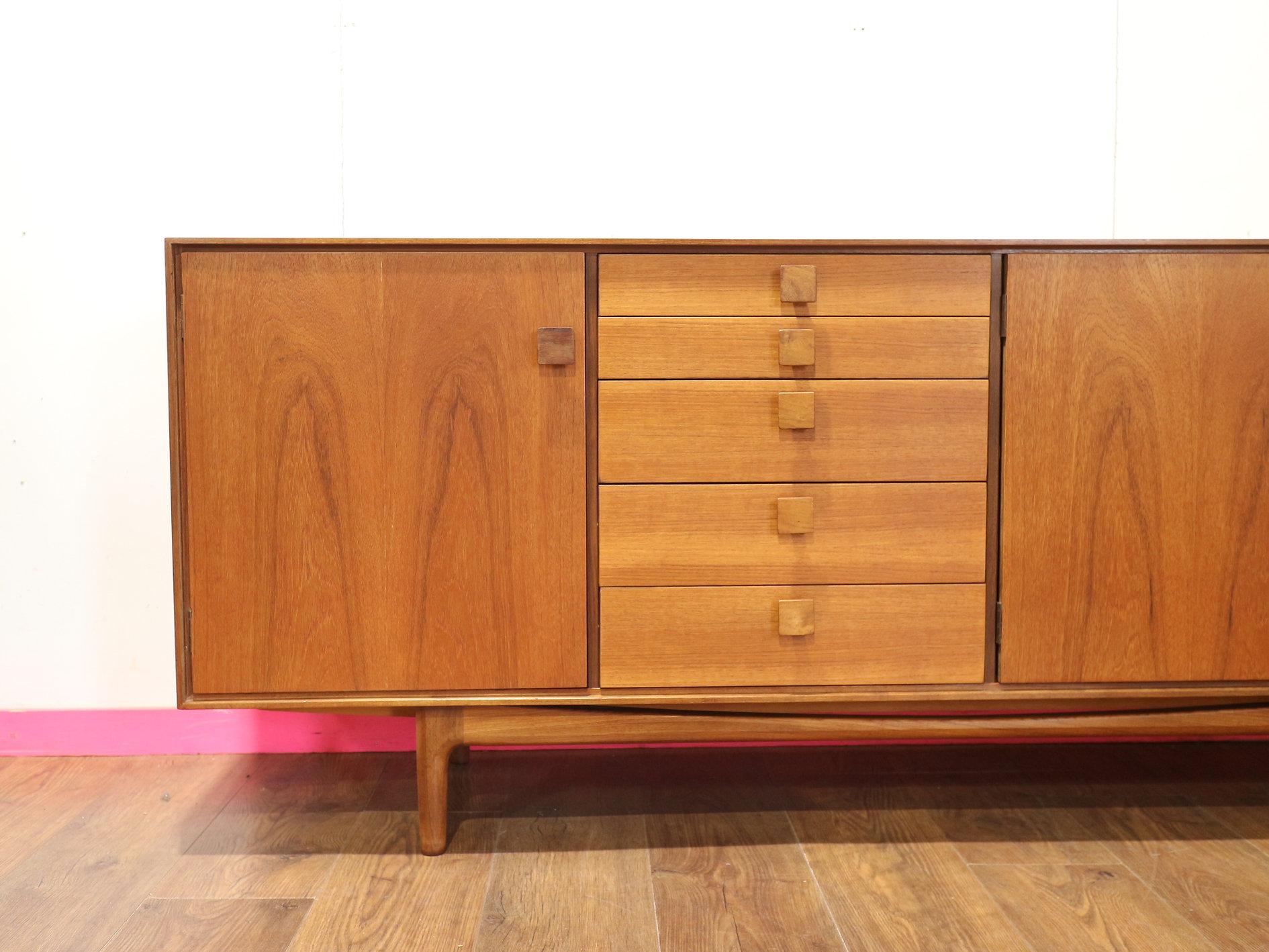 Mid Century Modern VIntage Teak Credenza Sideboard by Kofod Larsen for G Plan In Good Condition For Sale In Los Angeles, CA