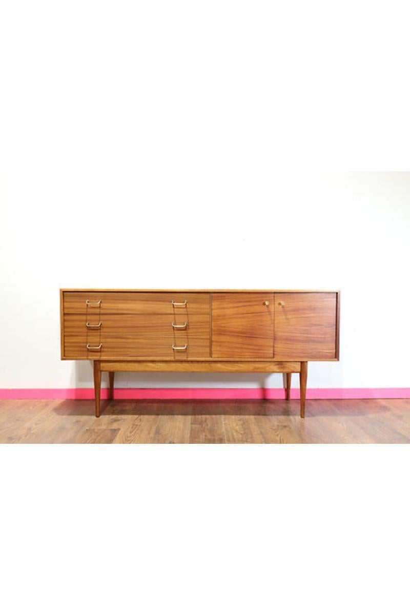 Mid Century Modern Vintage Teak Credenza Sideboard by Uniflex Danish Style In Good Condition In Los Angeles, CA