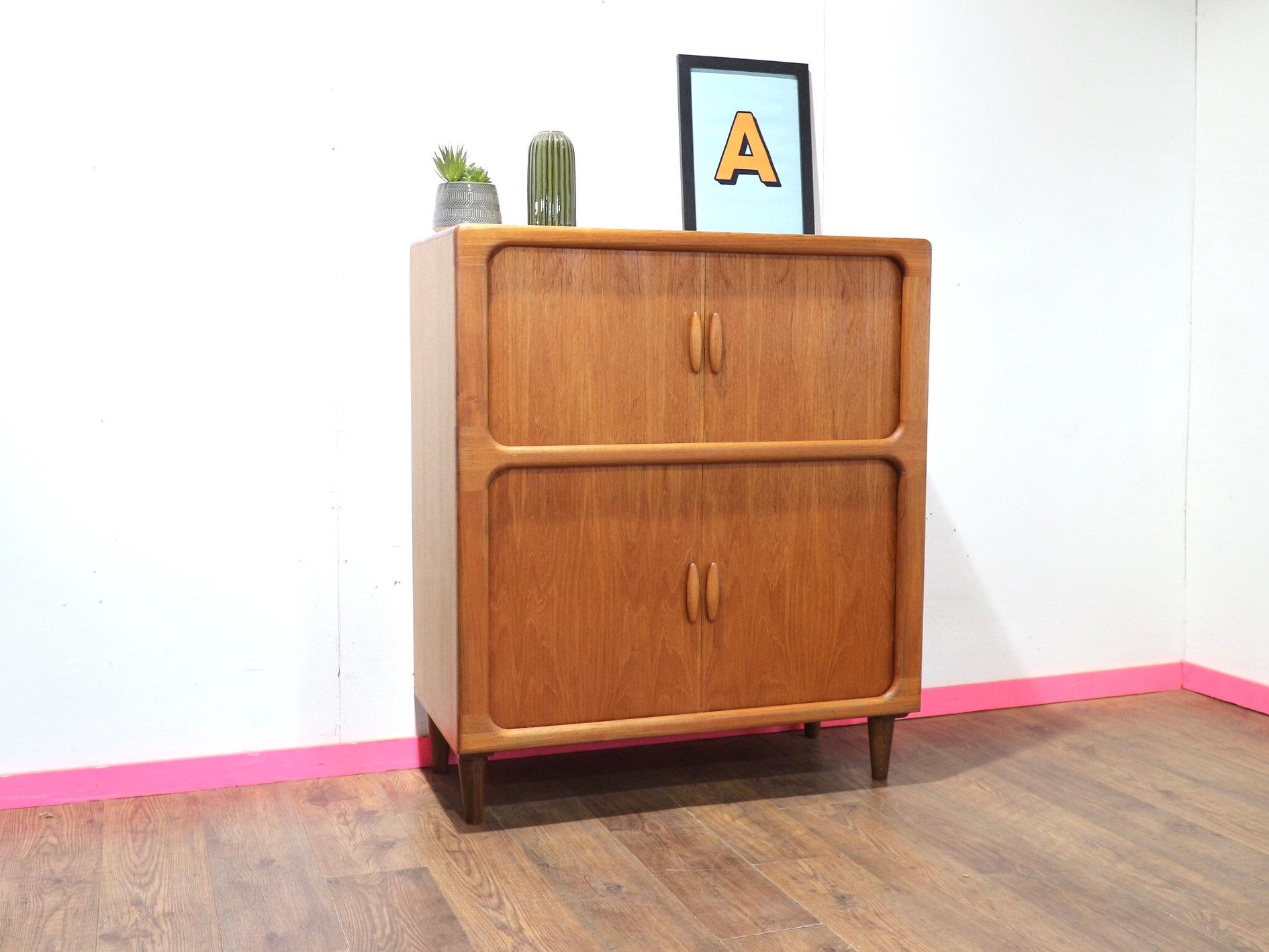 Mueble bar de medios de comunicación Dyrlund danés vintage de teca de mediados del siglo XX Moderno de mediados de siglo en venta