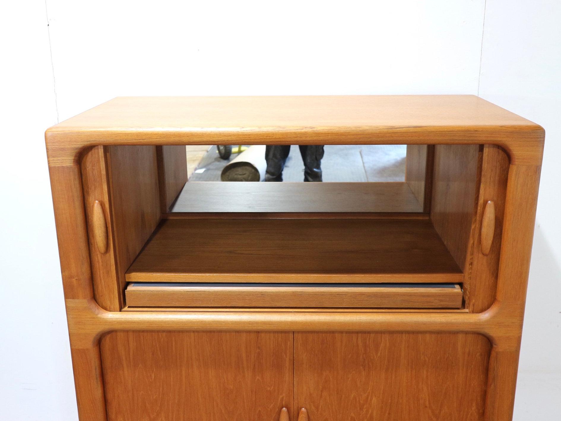 Mueble bar de medios de comunicación Dyrlund danés vintage de teca de mediados del siglo XX Teca en venta