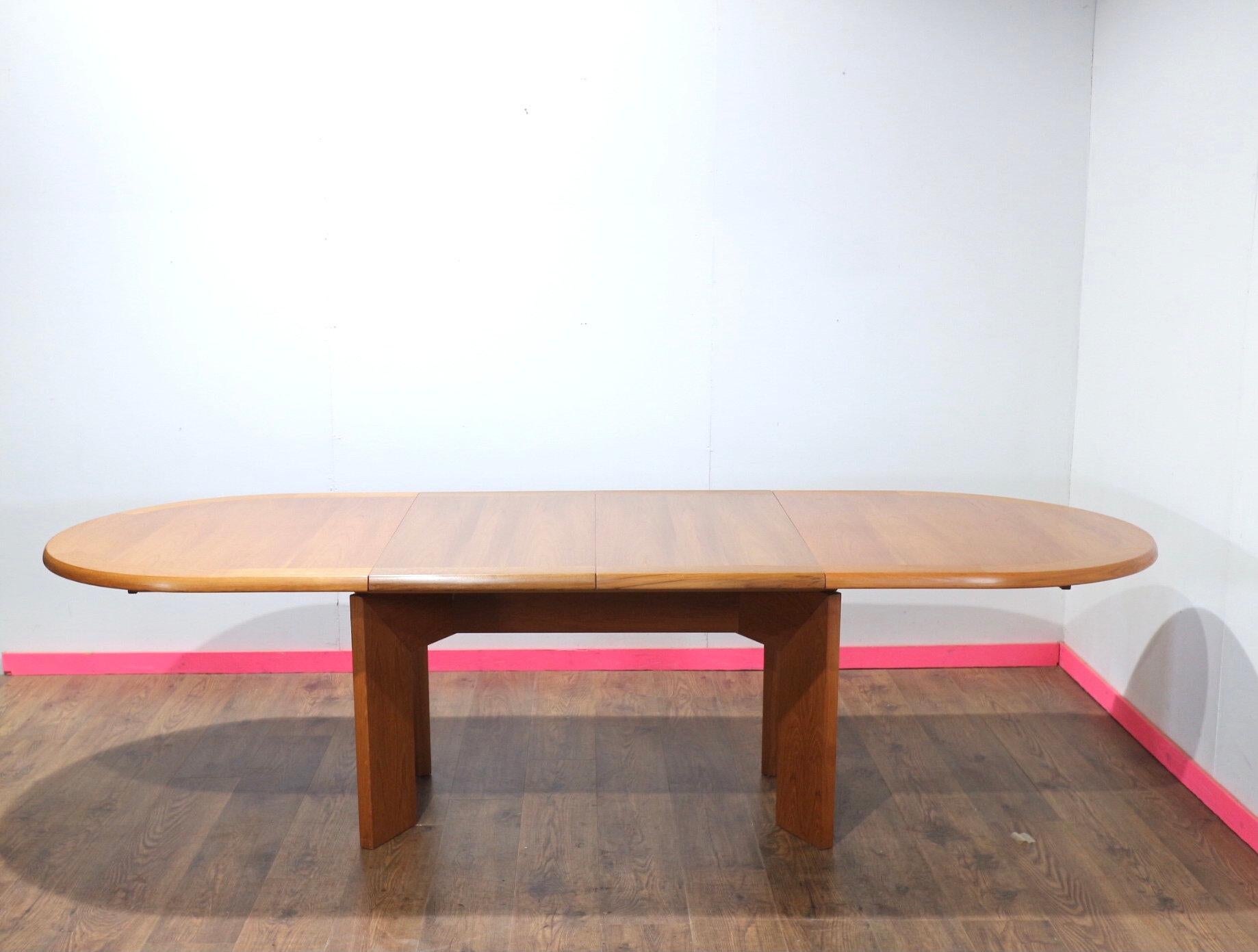 Mid Century Modern Vintage Teak Danish Extending Dining Table Danish Style In Good Condition In Los Angeles, CA