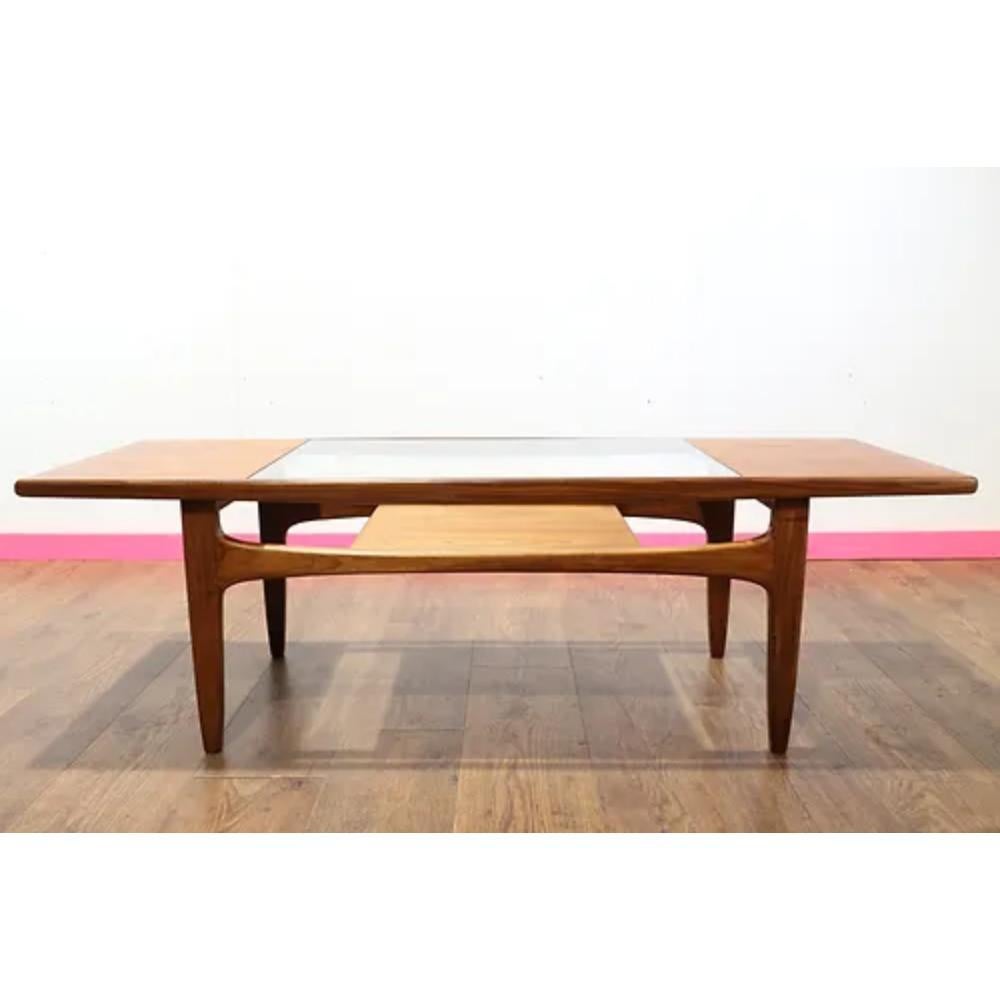 Mid Century Modern Vintage Teak Danish Style G Plan Coffee Table In Good Condition For Sale In Los Angeles, CA
