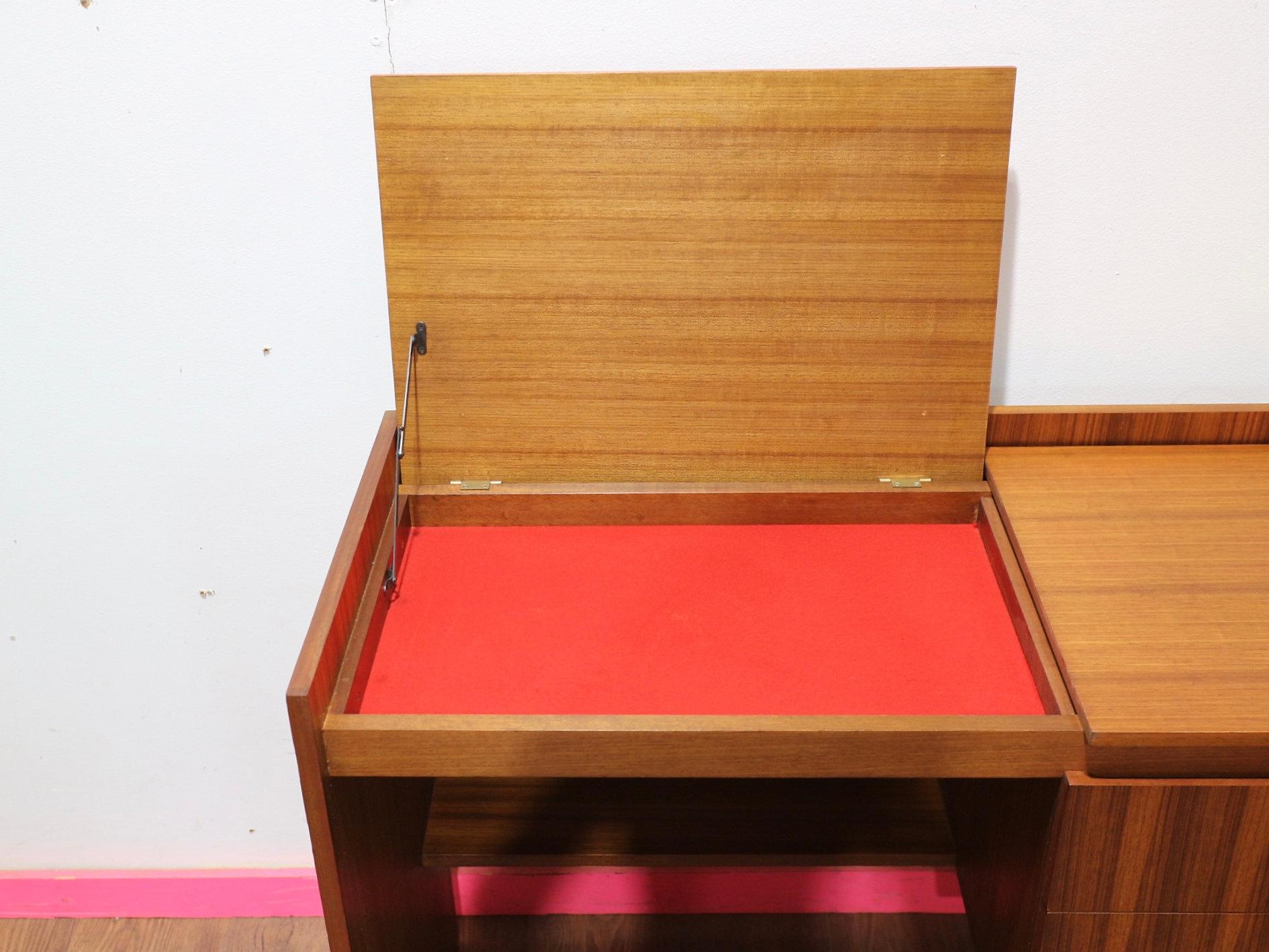 Tavolino da scrivania in teak vintage del Mid Century Modern di Meredew in stile danese in vendita 3
