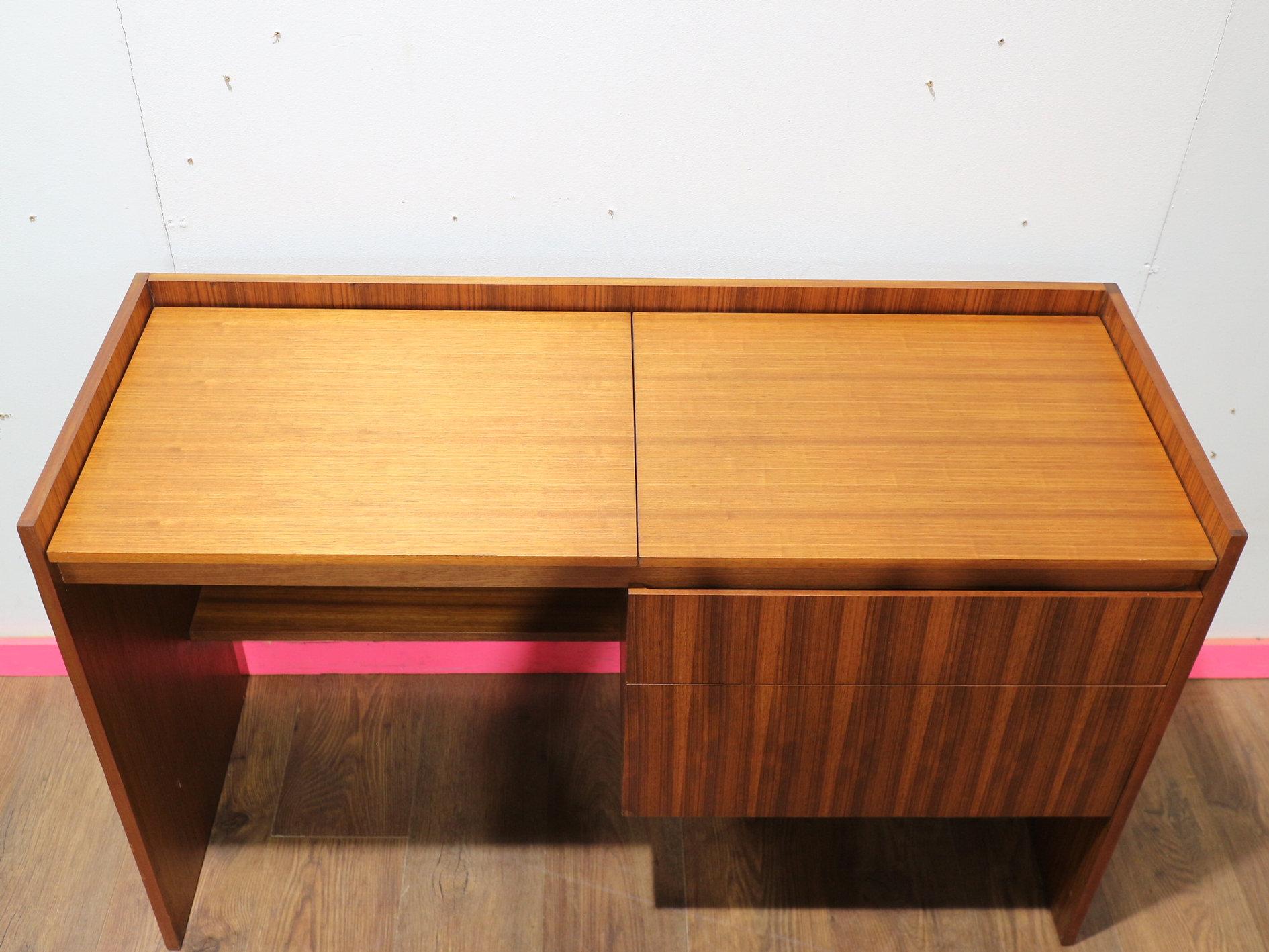 Tavolino da scrivania in teak vintage del Mid Century Modern di Meredew in stile danese in vendita 4