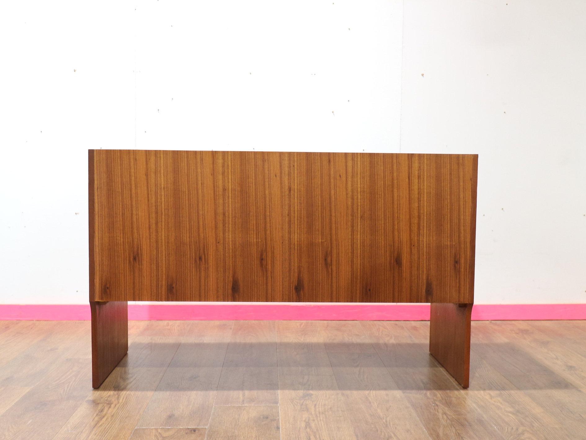 Mid-Century moderno Tavolino da scrivania in teak vintage del Mid Century Modern di Meredew in stile danese in vendita