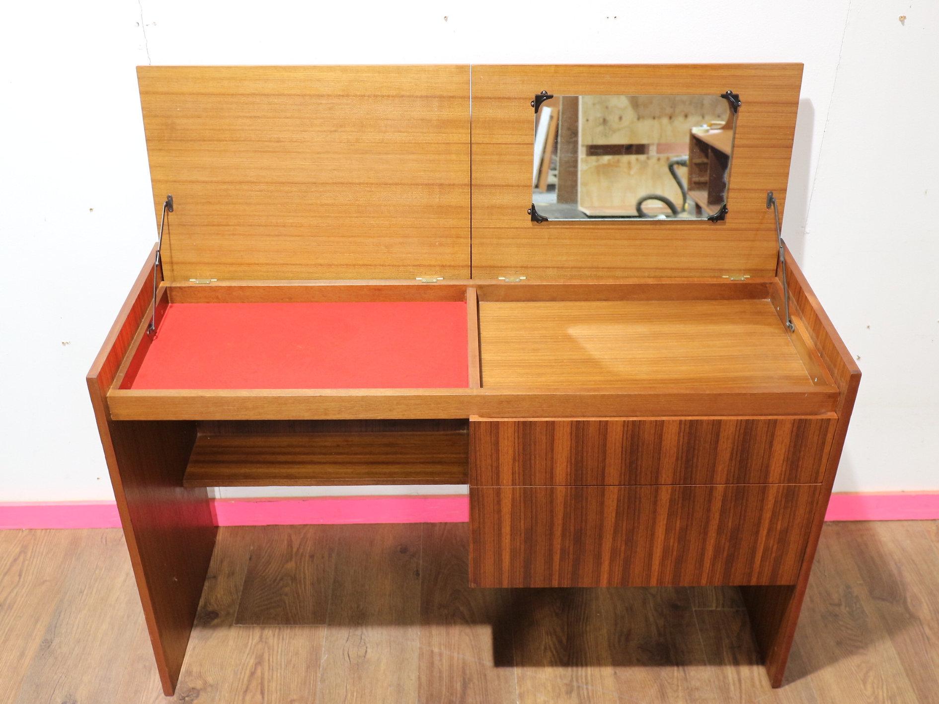 Teak Tavolino da scrivania in teak vintage del Mid Century Modern di Meredew in stile danese in vendita