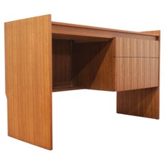 Mesa de tocador de teca de estilo danés Mid Century Modern Vintage Desk de Meredew
