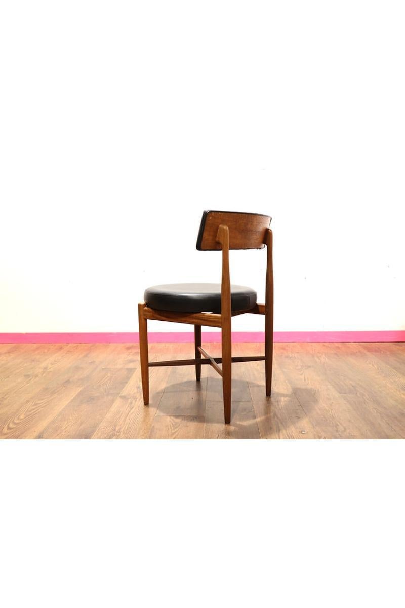 Mid Century Modern Vintage Teak Dining Chairs x 6 by Gplan Danish Style In Good Condition In Los Angeles, CA