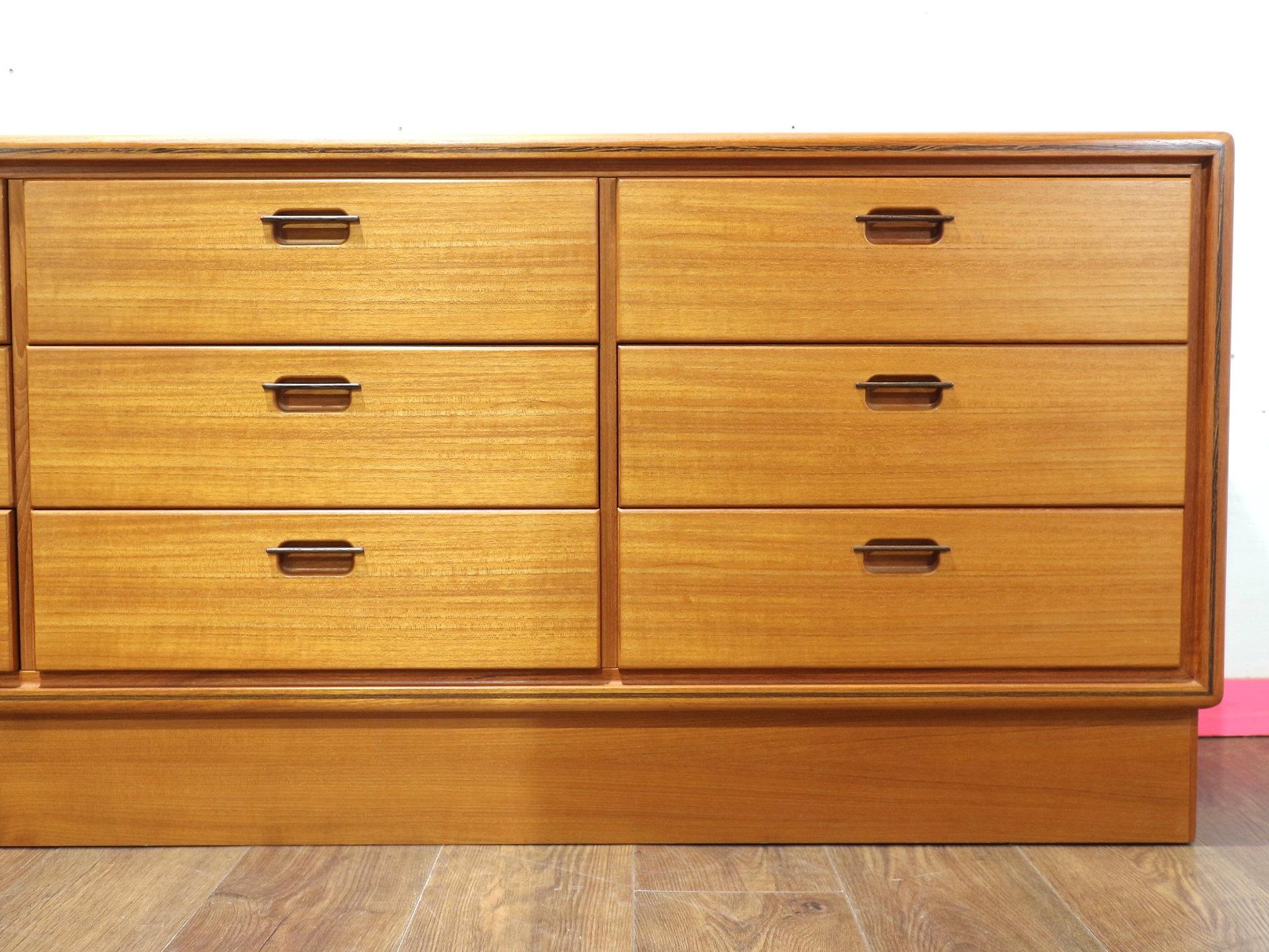 Comò in teak vintage di metà secolo, banca di cassetti, cassettiera danese in vendita 3