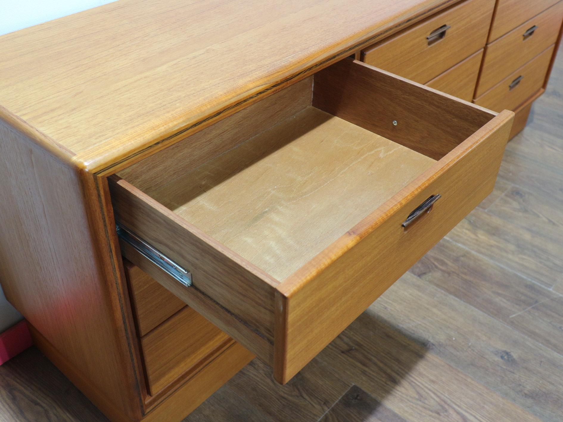 Comò in teak vintage di metà secolo, banca di cassetti, cassettiera danese in vendita 4