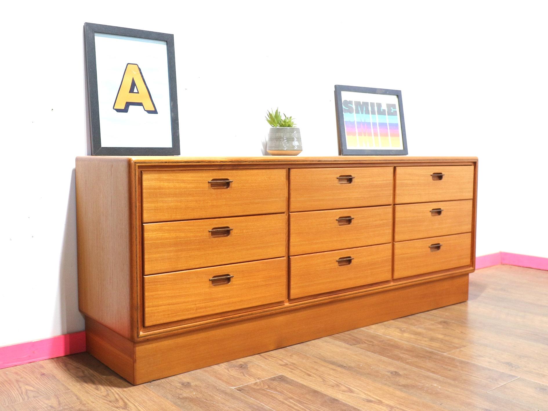 Mid-Century moderno Comò in teak vintage di metà secolo, banca di cassetti, cassettiera danese in vendita